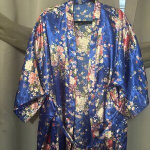 Women's Plus Size Elegant Floral Satin Robe
